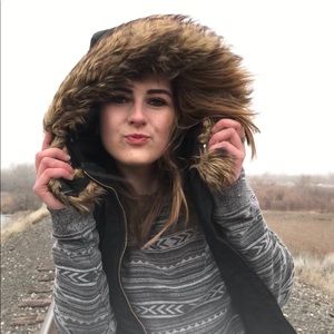 Meet your Posher, Janida